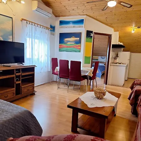 Alex Apartament *